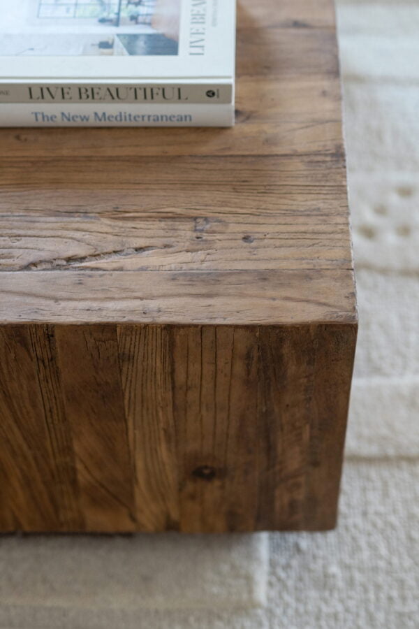 modern_wooden_coffee_table.jpg