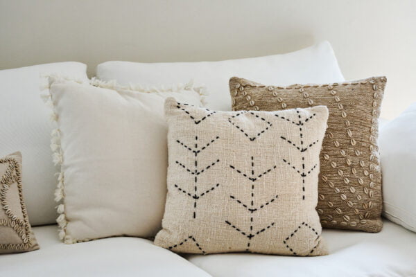Square cushion with shell